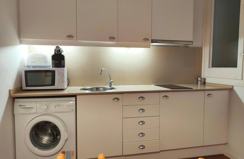 Gothic Quarter Apartment | R.G. Central , Tranquil 1BR apt. 2BEDS. La Rambla!