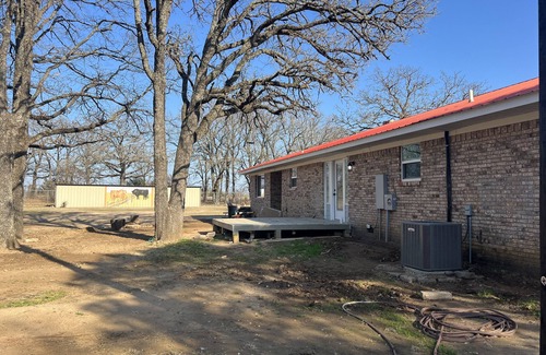Calera House | R&M Red Roof Cabin - family friendly, fishing, FUN
