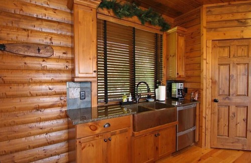 Breezy Point Cabin | R&R Cree Bay Retreat