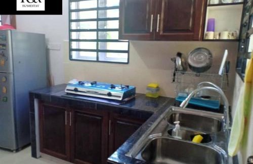 Tanjung Karang House | R & R HOMESTAY