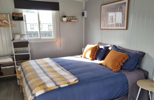 Whangamata Cabin | R&R in Whangamata - a Self-contained Cabin Close to Town and Beach