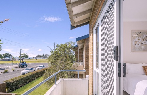 Port Macquarie House | R & R PORT MACQUARIEnViews to Port Macquarie Marina & Bay
