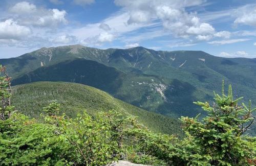 Bretton Woods Villa | R5 Completely renovated Bretton Woods condo AC unbeatable SKI-IN SKI-OUT location Fast wifi