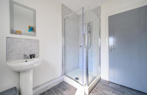 Batley House | -RA 2F 421- For your Relaxed,Cosy stay,Parking