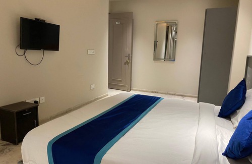 Sector 70 Hotel | Raahgir Suites