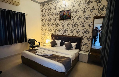 Udaipur District Resort | Raaya Resort Udaipur
