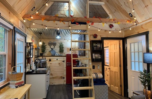 Dunlap Cabin | Raccoon Lodge at Coops Creek Cabins