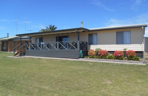 Para Wurlie House | Racker's Retreat ~ Esplanade position, Sea Views