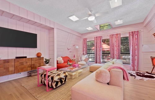 Lacy-Lakeview House | Rad, Pink A-Frame 10 min Magnolia + Baylor in Waco, TX