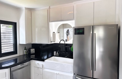 Mar Vista House | Rad Stay Mar Vista. Open concept two bedroom house with large private yard.