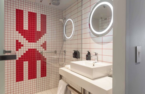 Silo District Hotel | Radisson RED V&A Waterfront, Cape Town