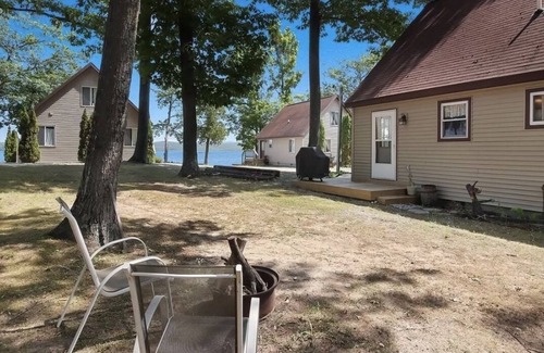 Honor Cottage | Rae's Retreat on Little Platte Lake w/Private Dock!