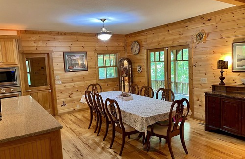 Copperhill Cabin | RAFT OCOEE & Relax in HOT TUB @THIS CABIN Awesome FISHING from this Property.