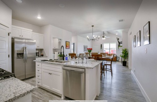 Lubbock Resort | Raider Resort ~ Hot Tub, Arcade, and Luxury for 14 Guests in Red Raider Land
