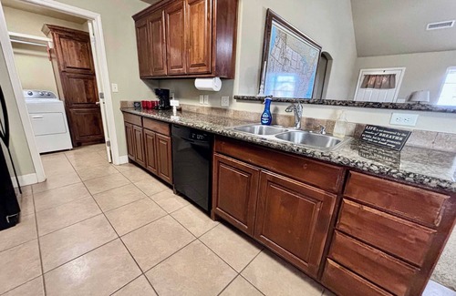 North by Northwest House | Raiderland Rest Stop - 3BR/2BA - Close to Campus