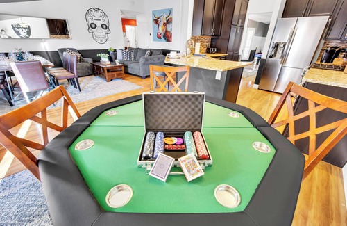 Green Valley North House | Raiders-UFC-Golden Nights-Aces-Game Room-Automated King Bed-5 miles to Strip