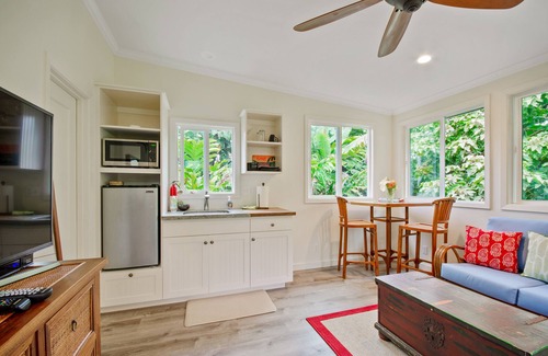 Hilo Apartment | Rain Forest Hideaway-Cozy, Private & Beautiful Studio in Hilo Beach Neighborhood