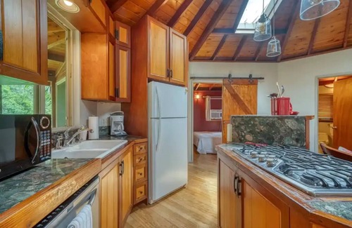 Keaau House | Rain Forest Paradise Ideally located betwn Hilo & Volcano National Pk 2BD/2BAnn