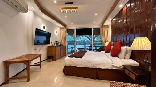 Bang Khla House | Rainbow Arokaya Holistic Longevity Wellness Resort - Riverfront Room type