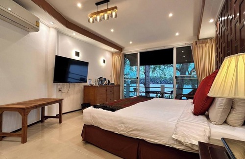 Bang Khla House | Rainbow Arokaya Holistic Longevity Wellness Resort - Riverfront Room 8