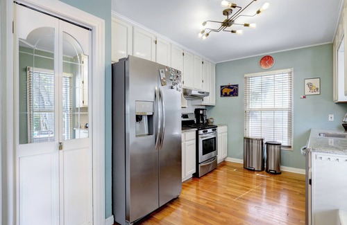 Terrell Heights House | Rainbow Casas - Vibrant Primary Casa and Casita with Pool