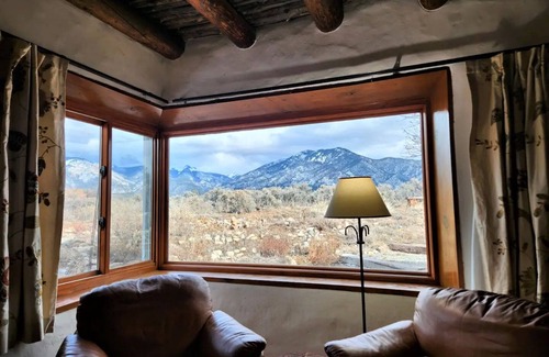 El Prado House | Rainbow Casita - A Classic Taos Adobe Home