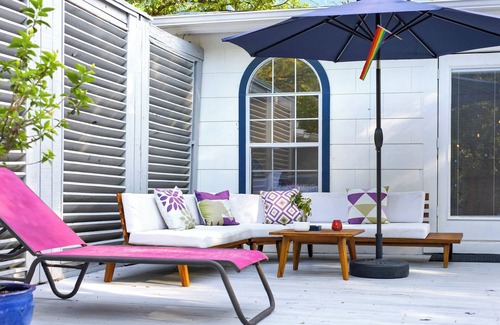 Terrell Heights House | Rainbow Casita