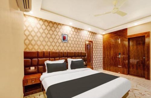 Vrindavan House | Rainbow Family Guest House- Premium Rooms with In-House PARKING - Near Prem Mandir