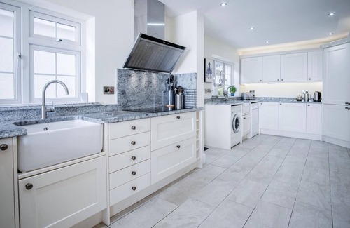 Saundersfoot House | Rainbow Leap - 5 Bed Holiday Home - Saundersfoot