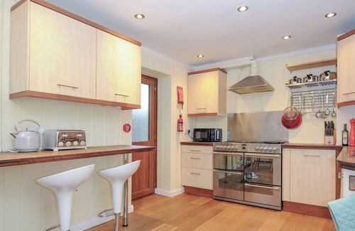 Launceston Cottage | RAINBOWS END, with a garden in Launceston