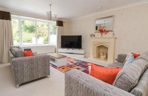 Scarborough House | Raincliffe Manor