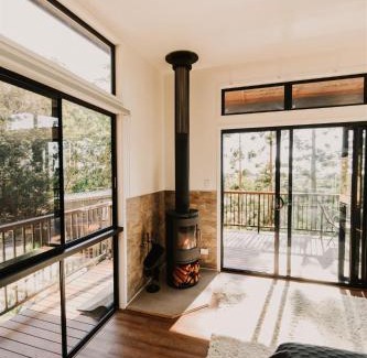 Mount Cotton Apartment | Rainforest Gardens - Luxury Hillside Accomodation with Views to Bay & Islands