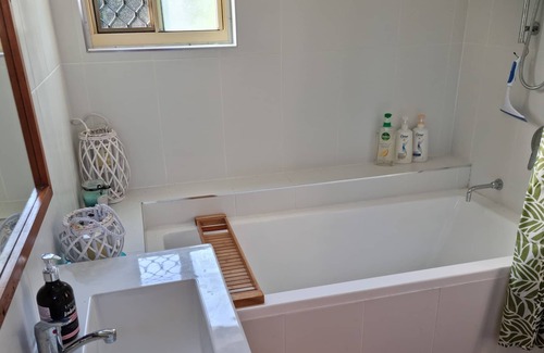 Maryborough House | Rainforest Retreat Green Room