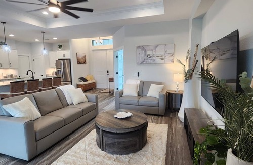 Pine Valley House | Rain’s Gone! Sunny Golf Retreat with Heated Pool & Spa – November Specials