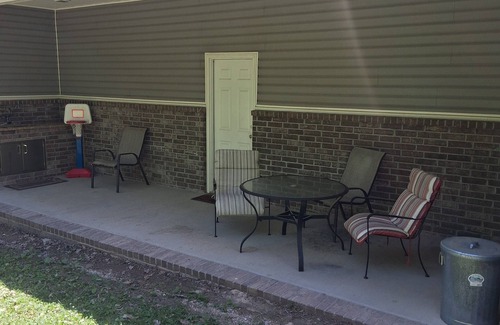 Royal House | Rainwaters Bunkhouse - Close to Crystal Springs and Lake Ouachitan