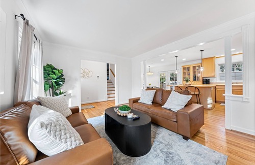 Cary House | Raleigh-Cary HEATED Pool/Hot Tub/NEAR Pickleball/Dog & Family Friendly