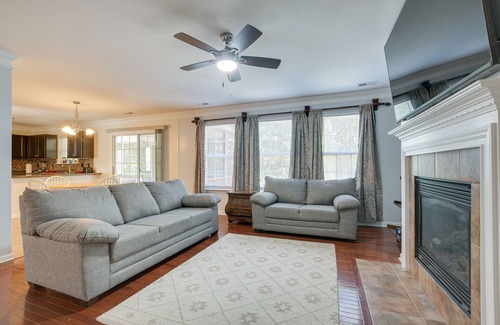 Northeast Raleigh House | Raleigh Home w/Modern Adjustable Sleeping System