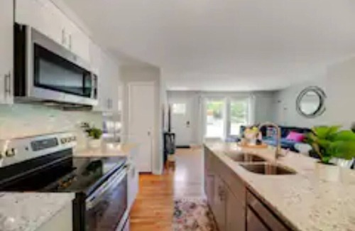 Southeast Raleigh House | Raleigh House-Large Groups, Basement with Gameroom