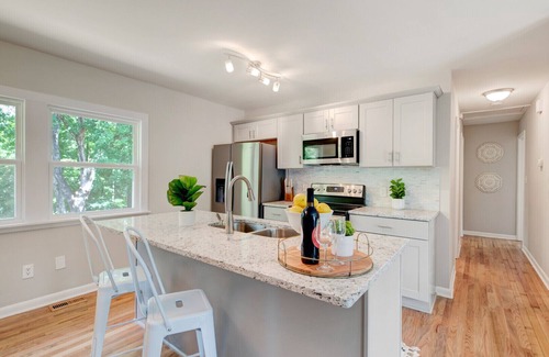 Southeast Raleigh House | Raleigh House-Large Groups, Basement with Gameroom