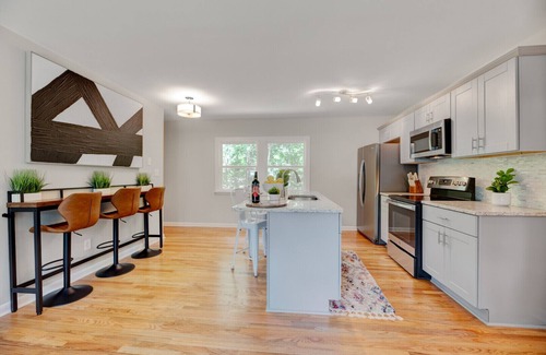 Southeast Raleigh House | Raleigh House-Large Groups, Basement with Gameroom
