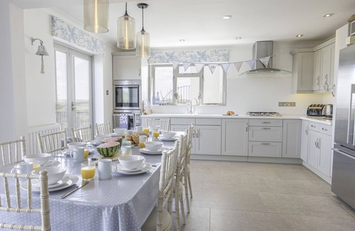 Salcombe Cottage | RALEIGH HOUSE, pet friendly, with a garden in Salcombe