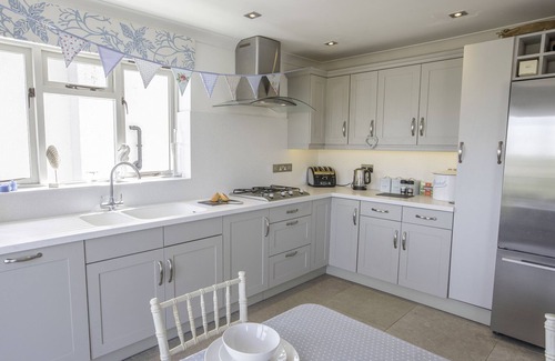 Salcombe Cottage | RALEIGH HOUSE, pet friendly, with a garden in Salcombe