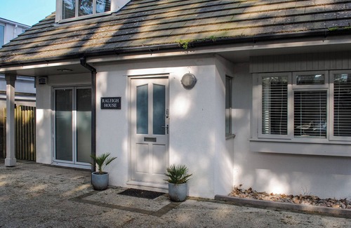 Salcombe Cottage | RALEIGH HOUSE, pet friendly, with a garden in Salcombe