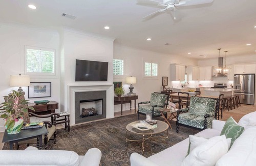 Oxford House | Rally Capps at the Lamar by Apex Short Term Stays