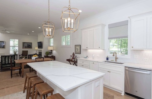 Oxford House | Rally Capps at the Lamar by Apex Short Term Stays