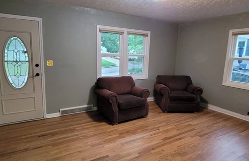 South Central Omaha House | Ralston Cottage Vibes with HUGE family room