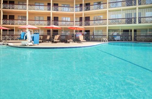 Burbank Hotel | Ramada by Wyndham Burbank Airport