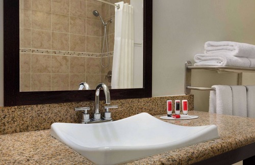 Downtown Oakland Hotel | Ramada by Wyndham Oakland Downtown City Center