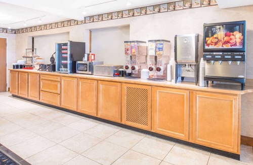 Springfield Hotel | Ramada by Wyndham Springfield North