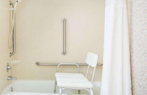 Warner Robins Hotel | Ramada by Wyndham & Suites Warner Robins